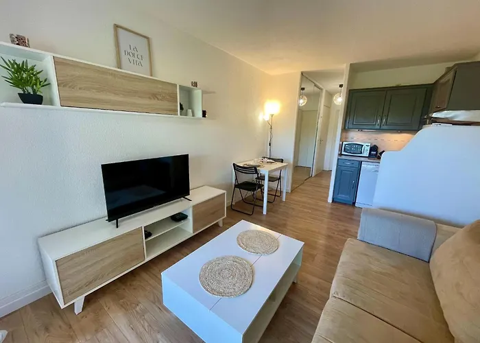 Dom wakacyjny With Garden And Pool Access