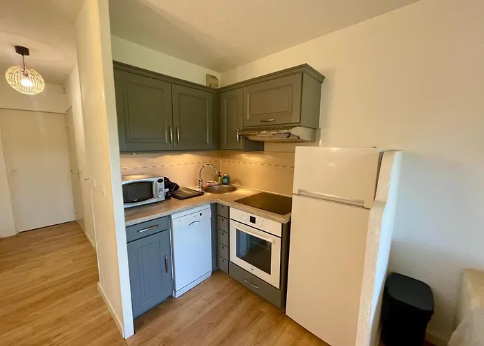 Dom wakacyjny With Garden And Pool Access Antibes